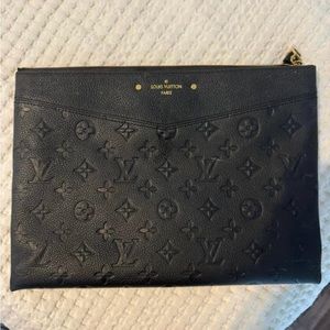 Louis Vuitton Clutch/makeup bag
